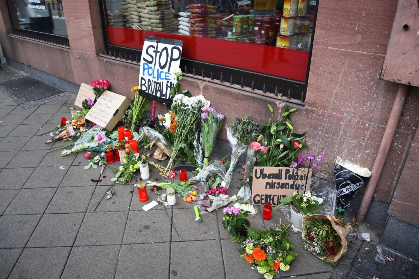 Gedenken am 3. Mai 2022 nach dem tödlichen Polizeieinsatz in Mannheim.