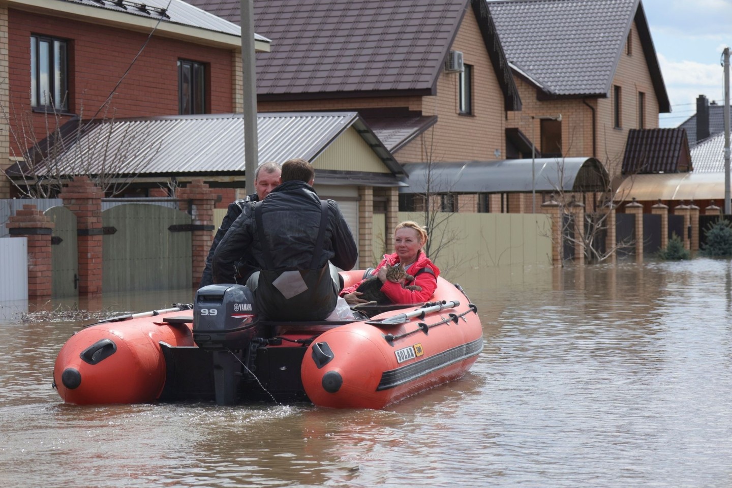 In der Region Orenburg stehen noch tausende Häuser unter Wasser.